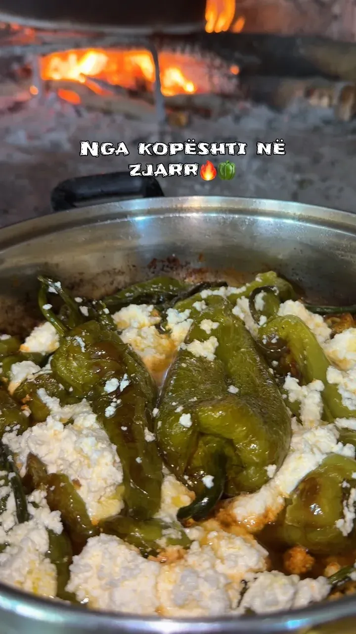 Specat e këputur direkt nga kopshti jonë, të pjekur në zjarr e të… — Nga kopshti
