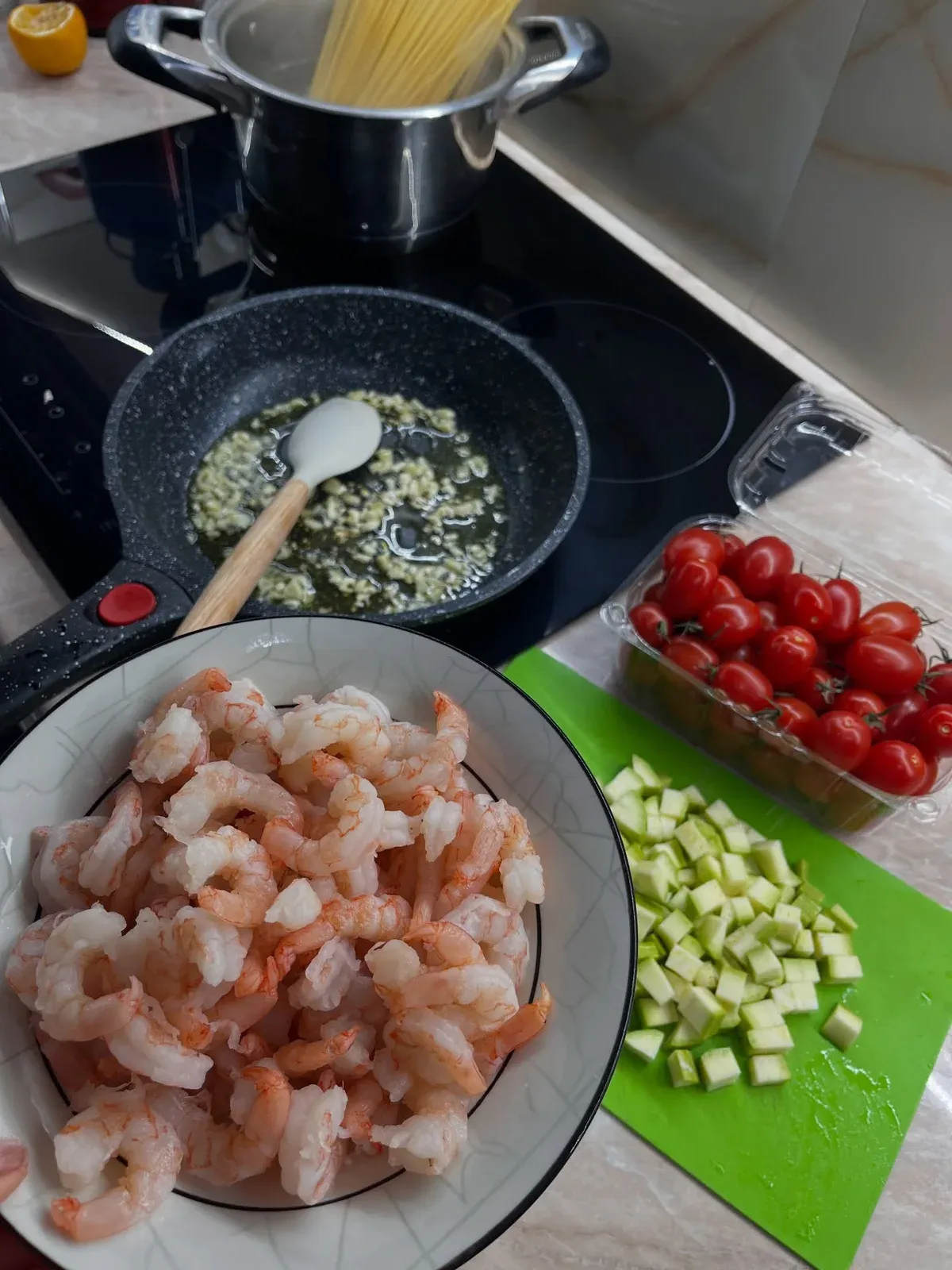 Spageti me karkaleca, domatini & kungull Një pjatë e lehtë, aromatike dhe… — Nga kopshti, pamja 4