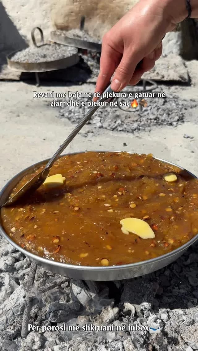 Revani me bajame të pjekura e gatuar në zjarr dhe e pejkur në saç Sot… — Ëmbëlsira