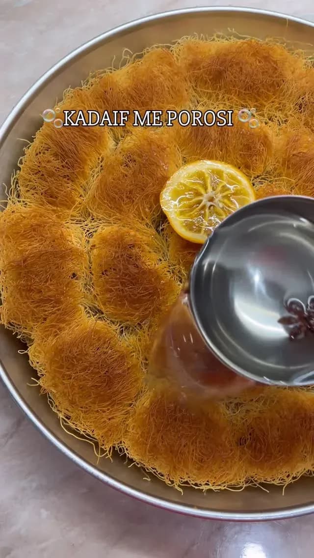 Kadaif shtëpie me porosi Aroma dhe shija si dikur, gati me gjalp shtëpie. — Ëmbëlsira
