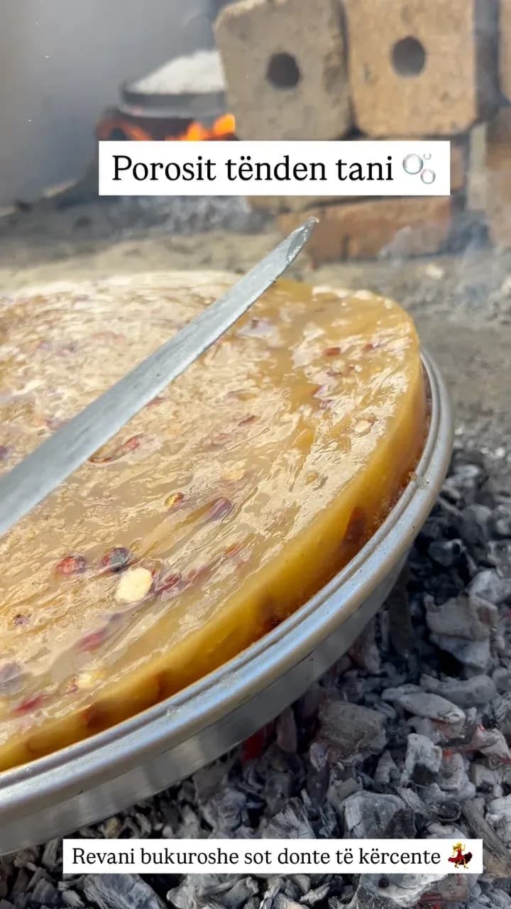 Saçi i nxehur, flaka poshtë që s’të fal, e duart që digjen nga avulli… por… — Ëmbëlsira