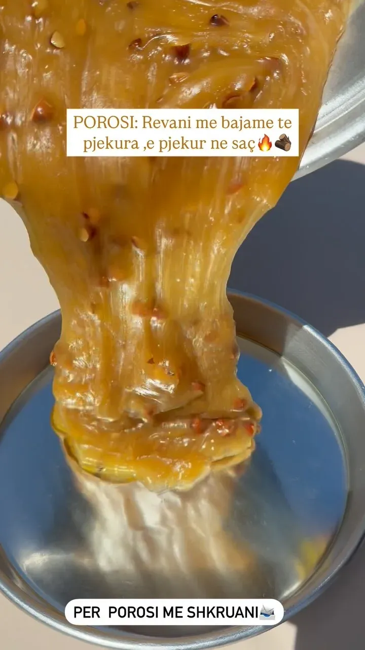 Revani e pjekur në saç, me bajame të pjekura, vaj ulliri ; një recetë e… — Procesi