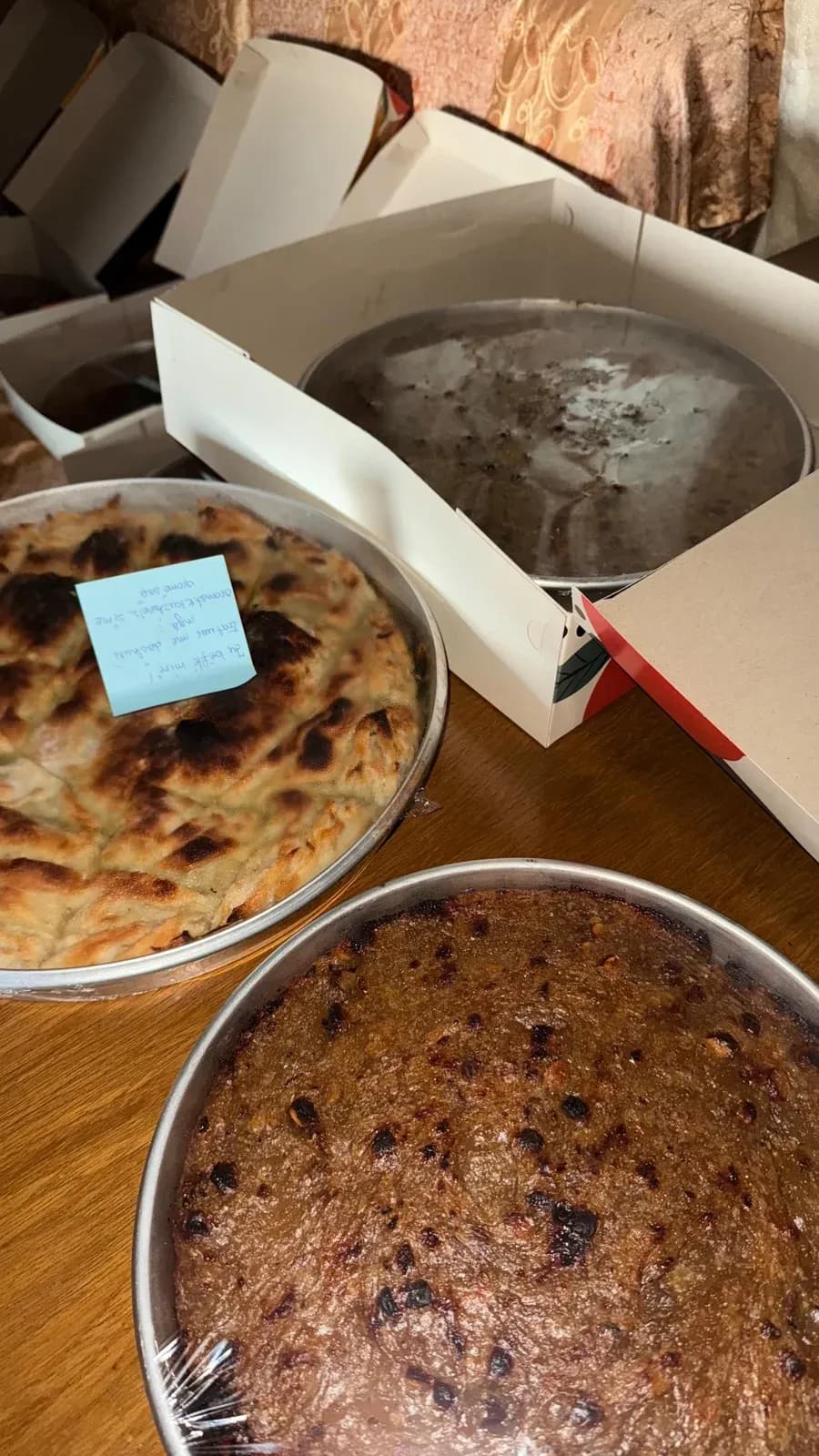 Dhe sikur të mos mjaftonte lodhja, sot edhe koha s’na e bëri aspak të lehtë. — Porosi