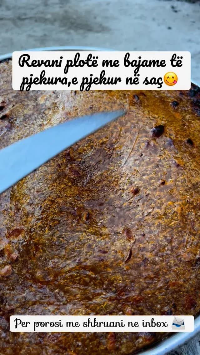 Revani plotë me bajame të pjekura, e pjekur me kujdes në saç ,një copë nga… — Gatime në saç