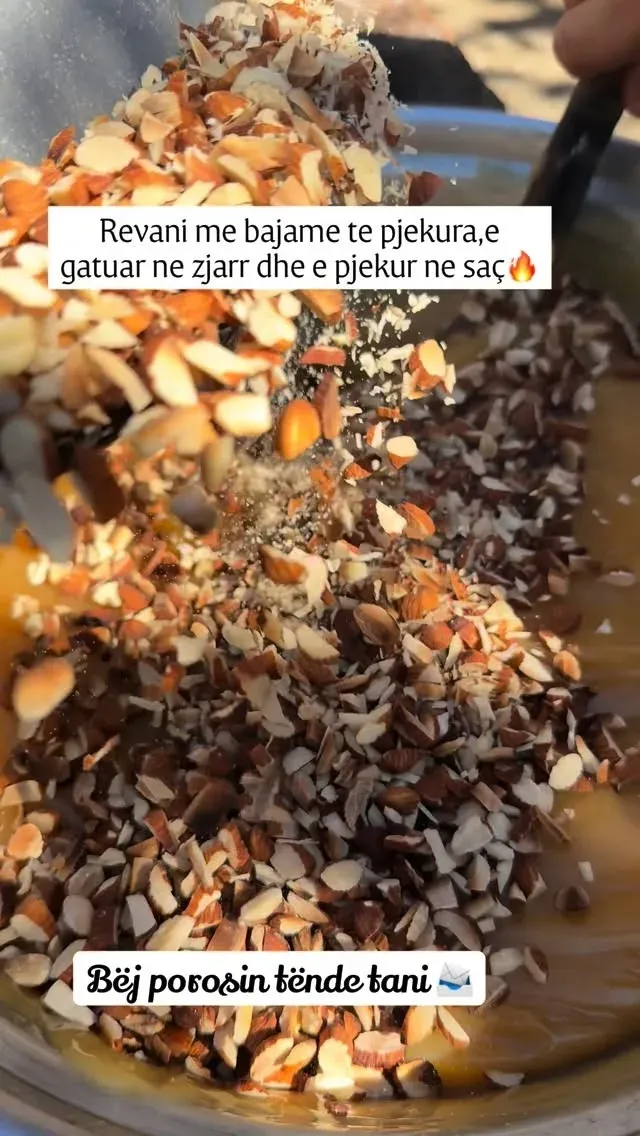Revani me bajame të pjekura ,e gatuar në zjarr dhe e pjekur në saç,një nga… — Ëmbëlsira