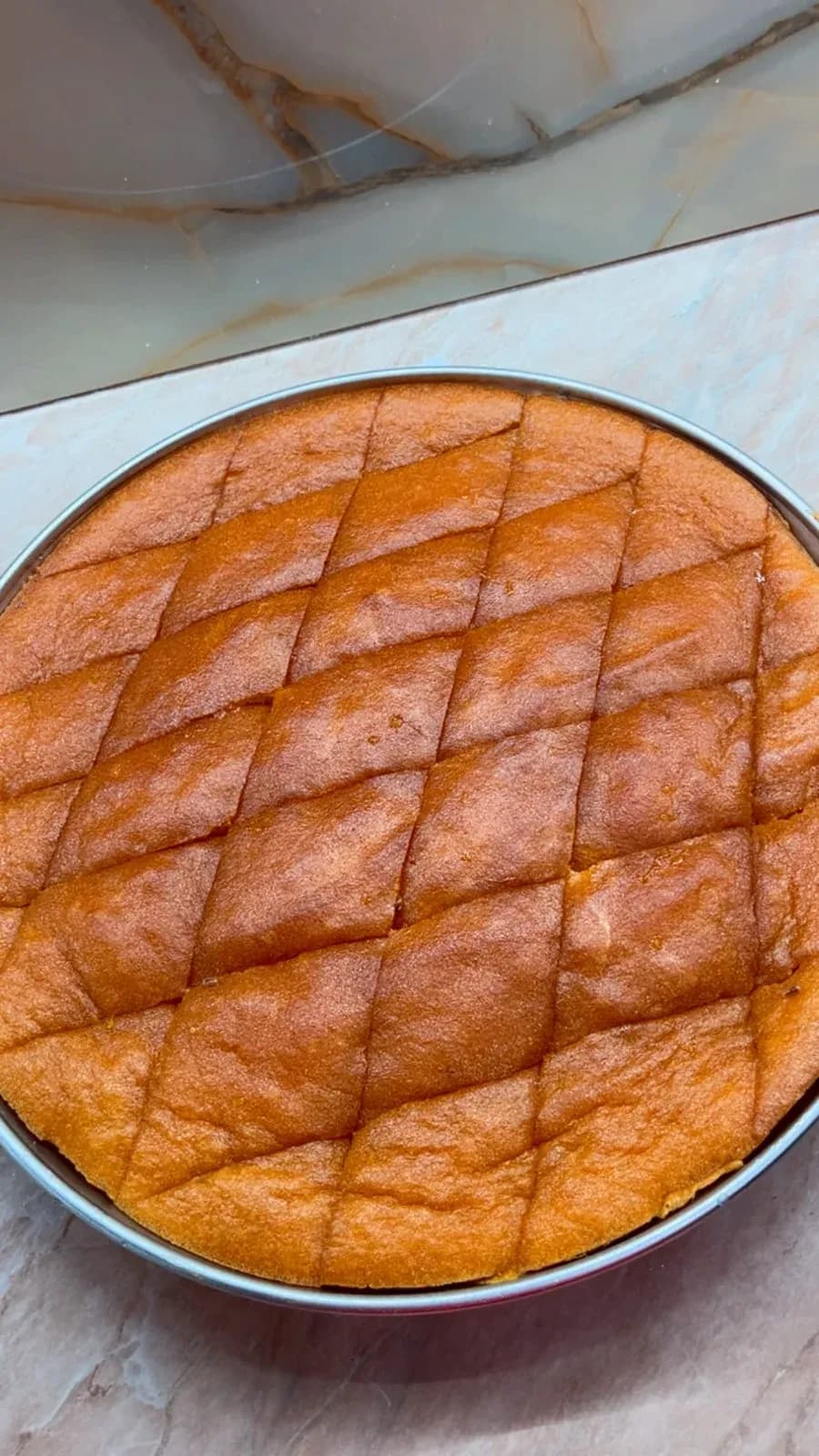 Pandispanjë me porosi E përgatitur me vezë të freskëta fshati, me dorë… — Procesi