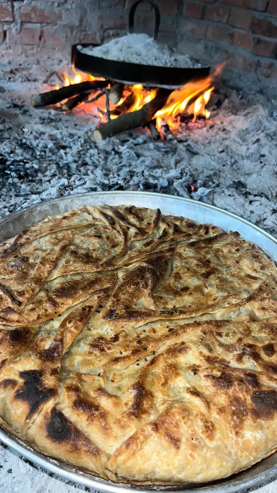 Byrek me petë të pjekura dhe lakra të egra, pjekur direkt në saç Çdo petë… — Byrek & flia
