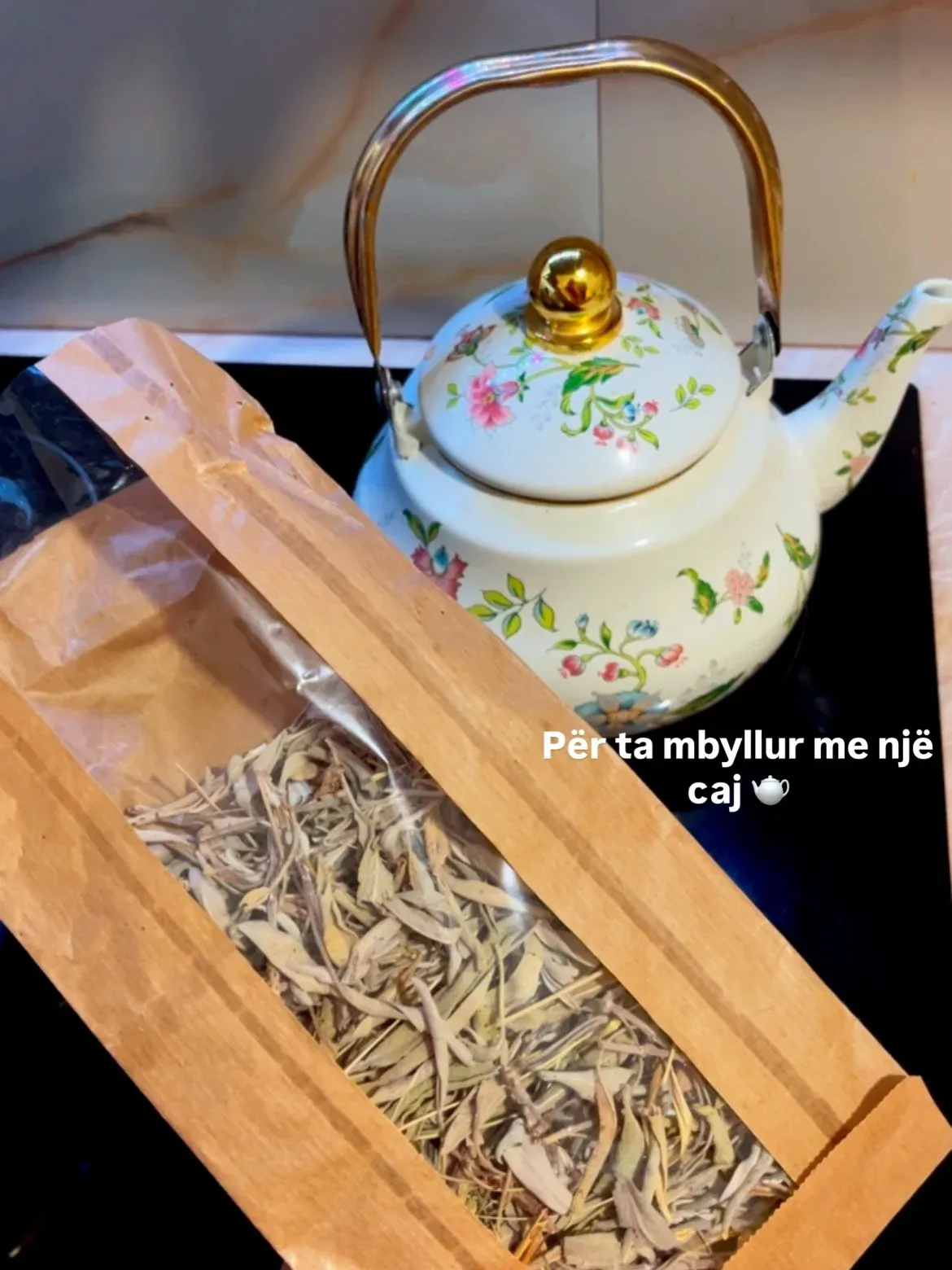 Dita sot Pas ditësh me shi e të ftohtë, dielli na surprizoi dhe e shijuam… — Ëmbëlsira, pamja 7