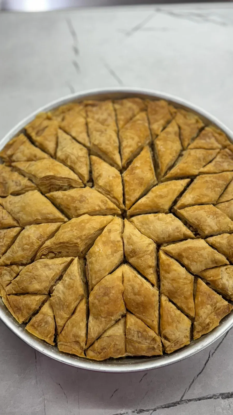 Bakllava shtëpie, si në kohët e gjyshes… 3 shtresa me arra të freskëta,… — Tradita