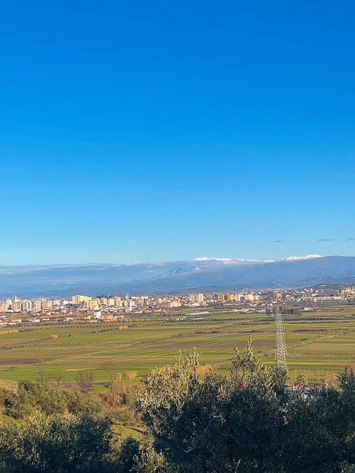 Dita sot Pas ditësh me shi e të ftohtë, dielli na surprizoi dhe e shijuam… — Ëmbëlsira, pamja 13