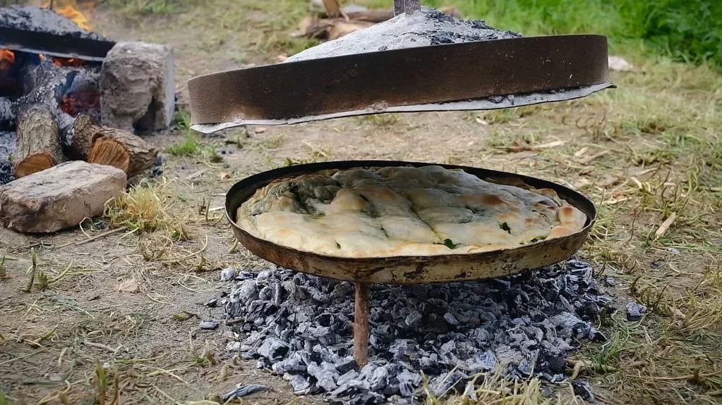 Nën hirin që mban aromën e fëmijërisë, çdo ditë ndizet një zjarr i vogël,… — Porosi, pamja 9