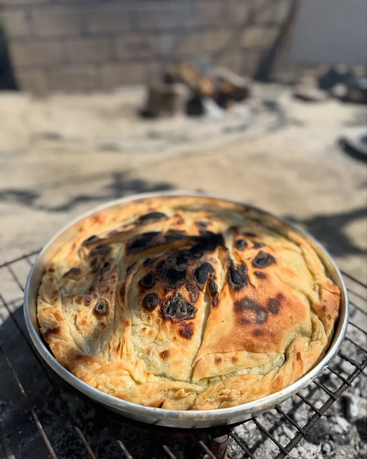 Pas një dite të lodhshme, kur këmbët s’të mbajnë më, mjafton aroma nga… — Byrek & flia, pamja 4