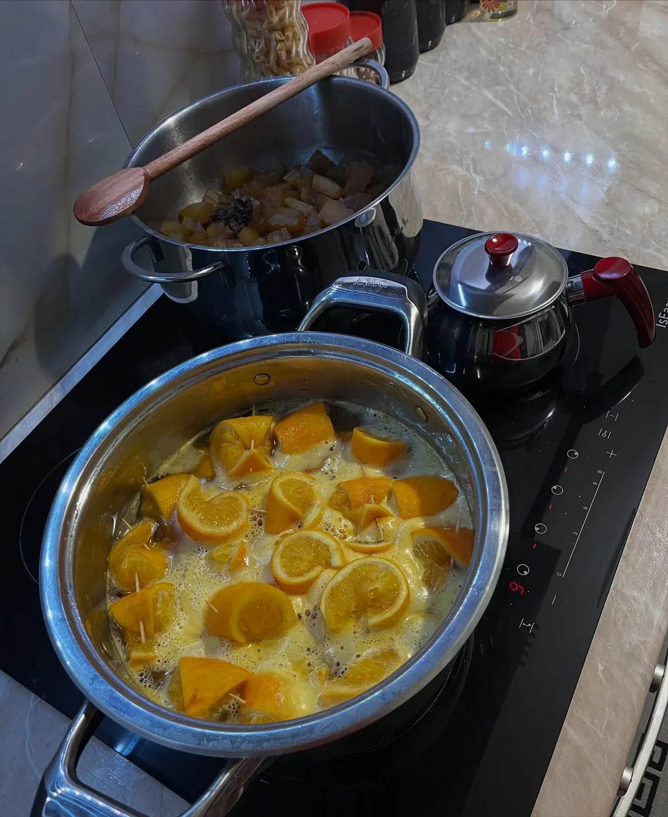 Një javë mes aromash saçi dhe punësh me zemër Çdo ditë nis herët mes… — Procesi, pamja 13