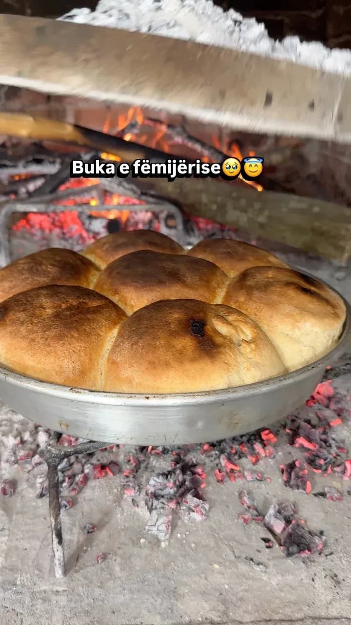Mes shumë porosive të ditës sot u përgatit edhe buka e fëmijërisë…. — Procesi