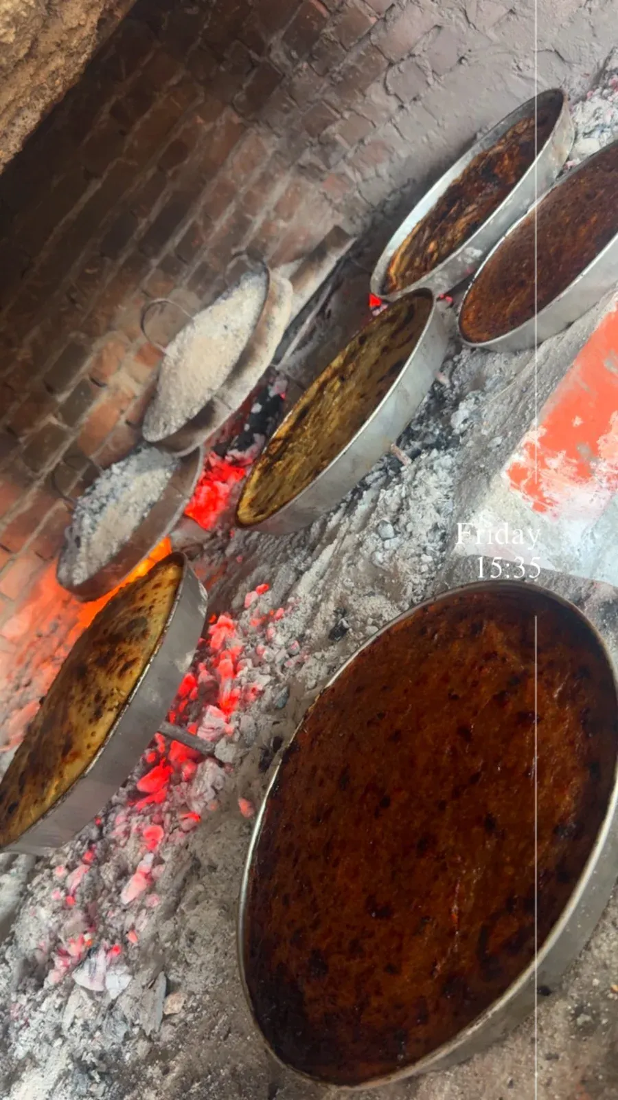 Nga flaka e saçit në sofrat tuaja Ditë të lodhshme pune, shumë porosi dhe… — Ëmbëlsira