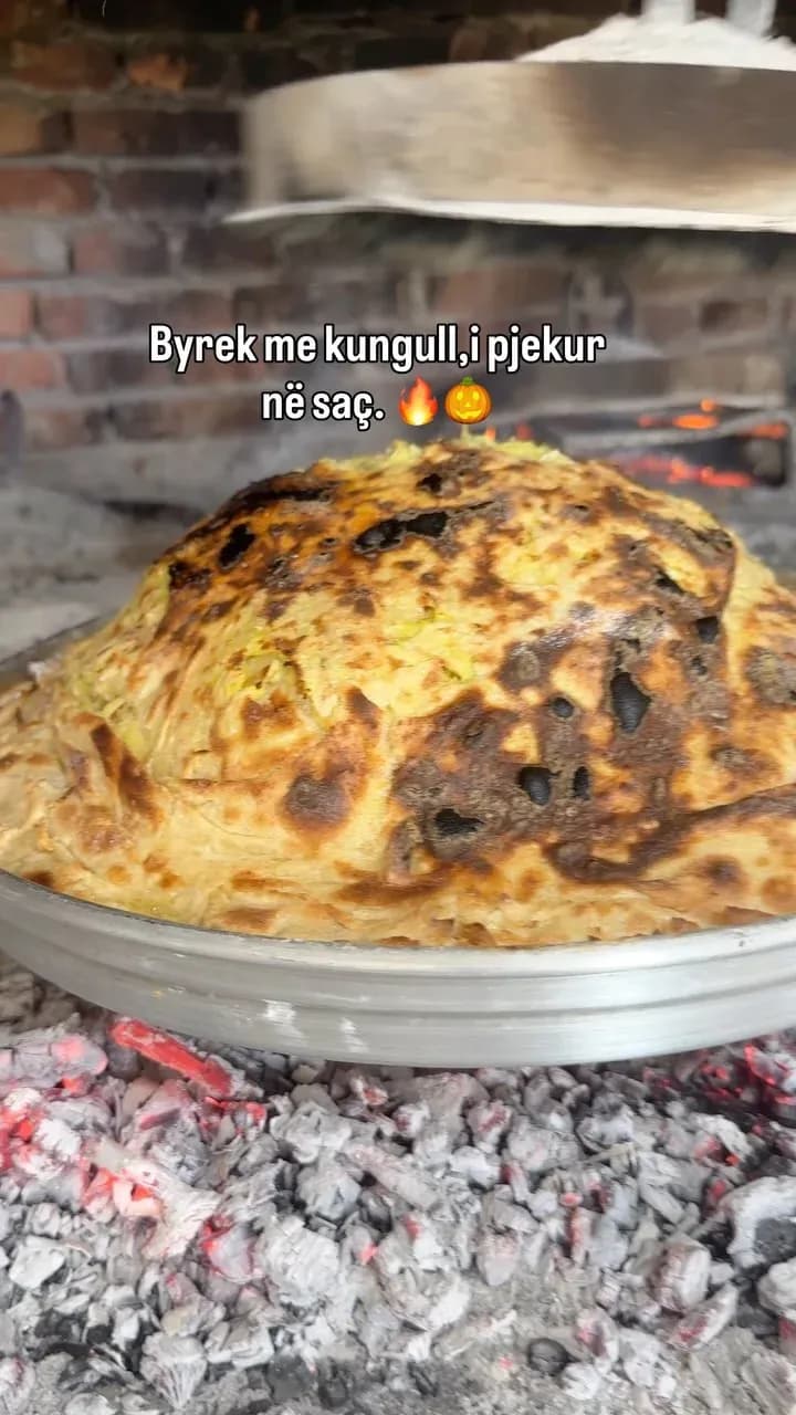 Shije vere, aromë saçi… Byreku “Bullafiq” me kungull, i pjekur ngadalë në…