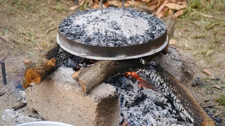 Nën hirin që mban aromën e fëmijërisë, çdo ditë ndizet një zjarr i vogël,… — Porosi, pamja 4