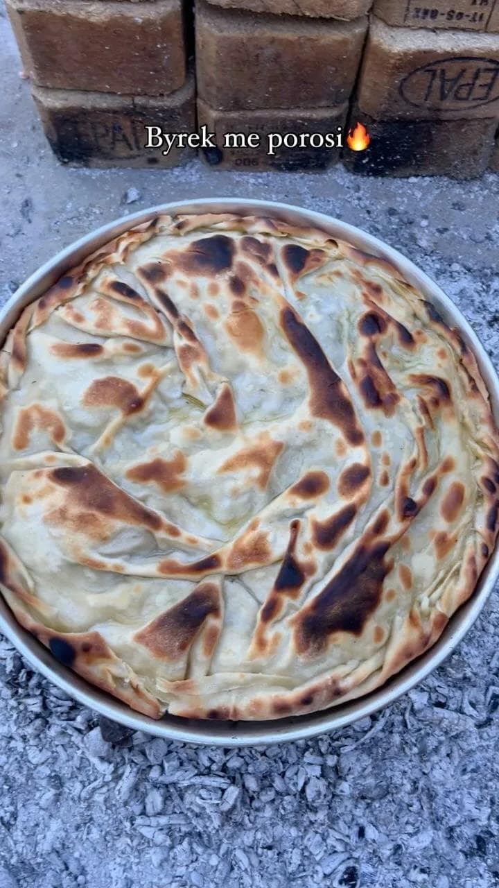 Petë të holla, shije shtëpie. — Byrek & flia