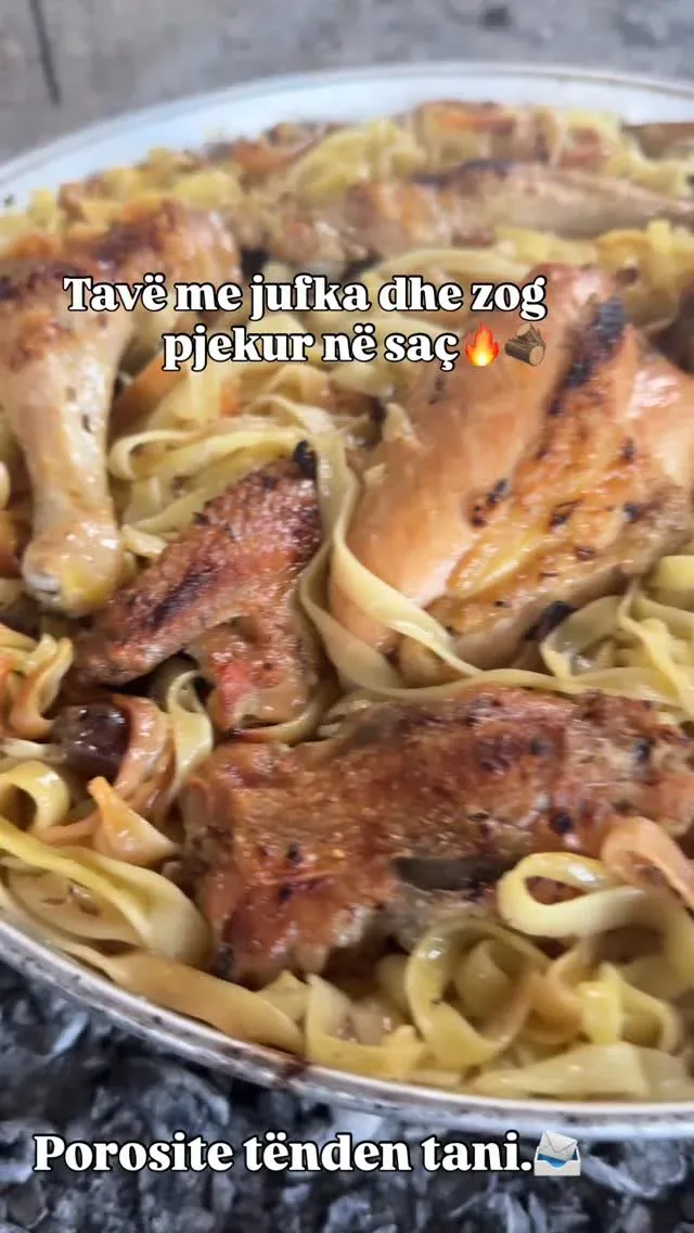 Dy tava me jufka dhe zogj Jufka të pjekura me gjalp në saç, si dikur Më… — Mish & tava