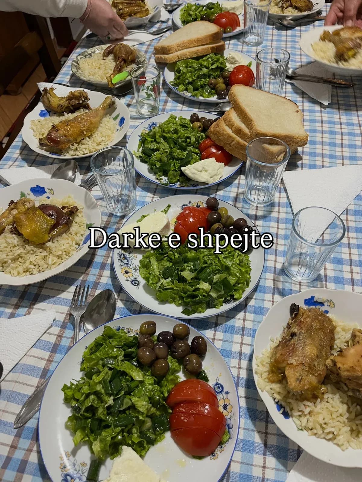 Dita e Verës… Dita kur dimri mbetet pas dhe jeta duket sikur rilind bashkë… — Tradita, pamja 12