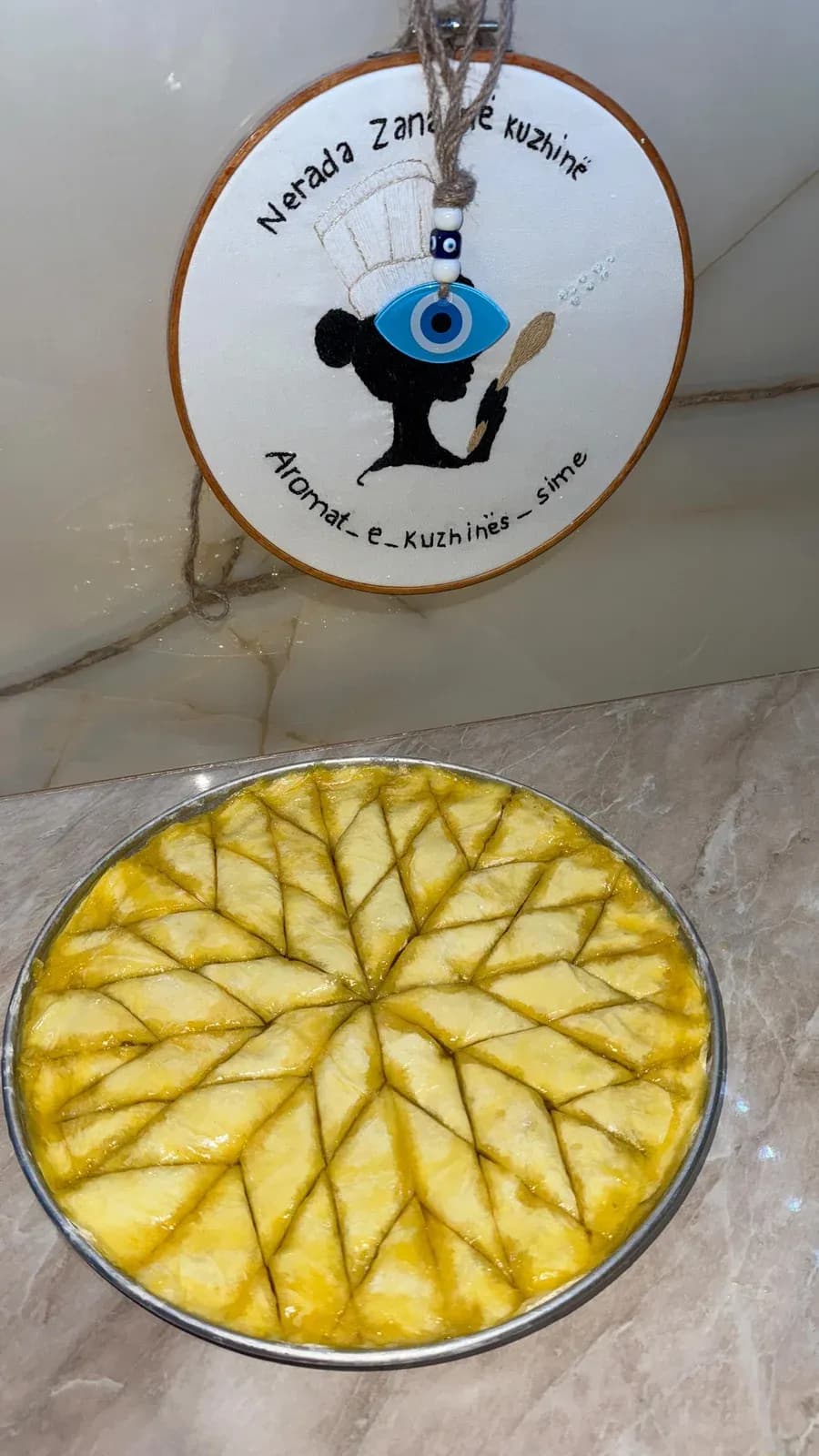 Ora shënon 1 pas mesnate ndërkohë që shumëkush fle i qetë, unë jam këtu… — Byrek & flia