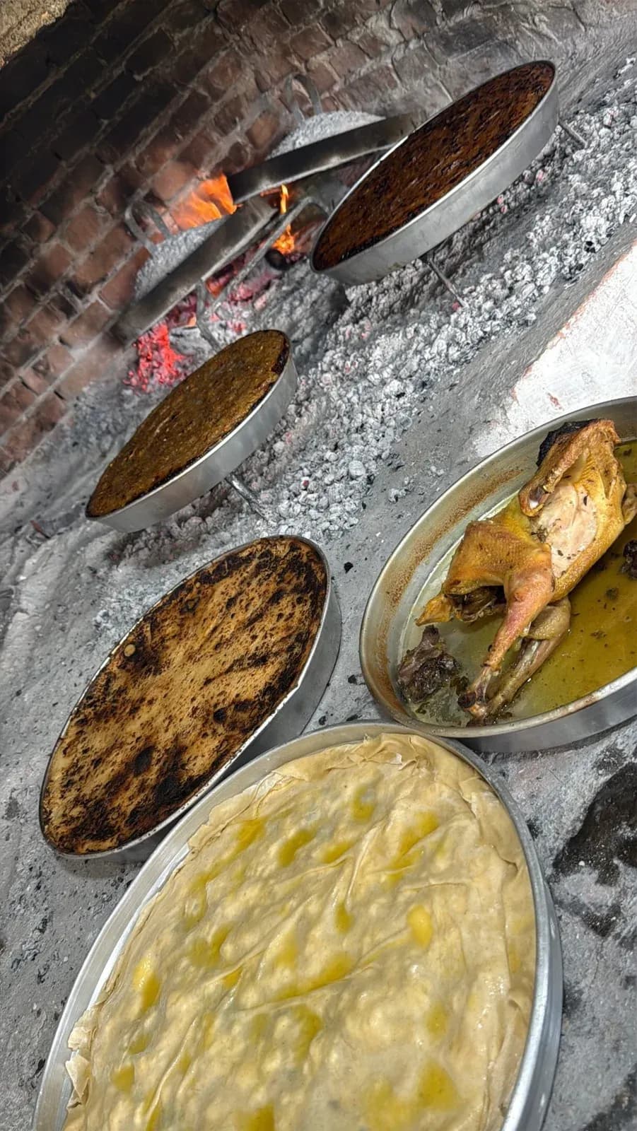 Këto nuk janë thjesht gatime… janë puna e përditshme, zjarri, duart e…