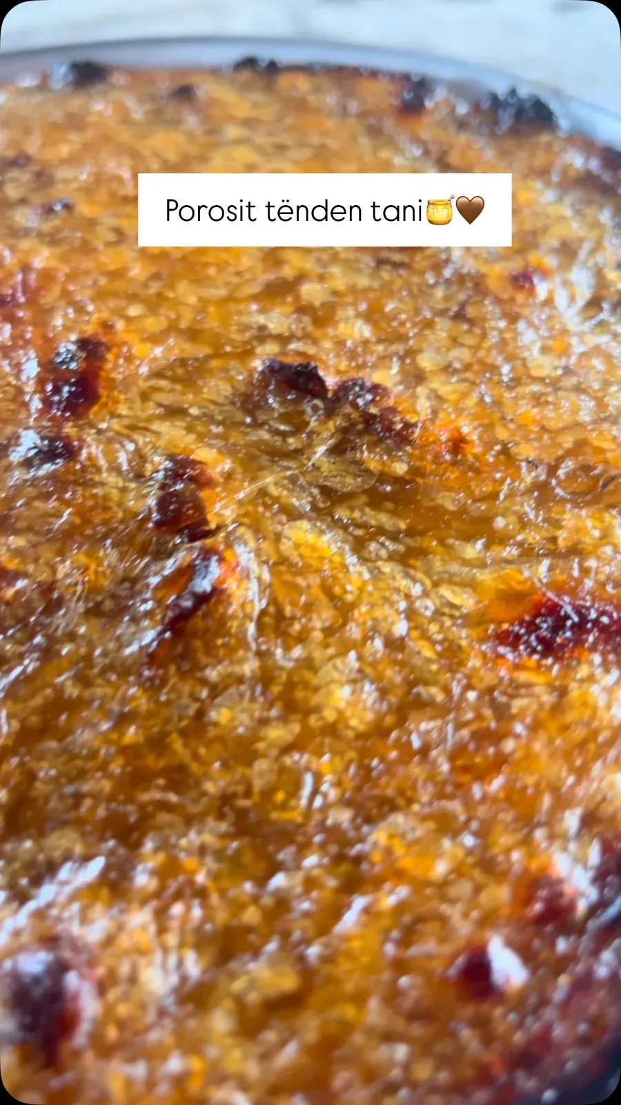 Vajza e saçit flet me ëmbëlsinë e revanisë dhe jo vetëm E butë, me bajame… — Ëmbëlsira