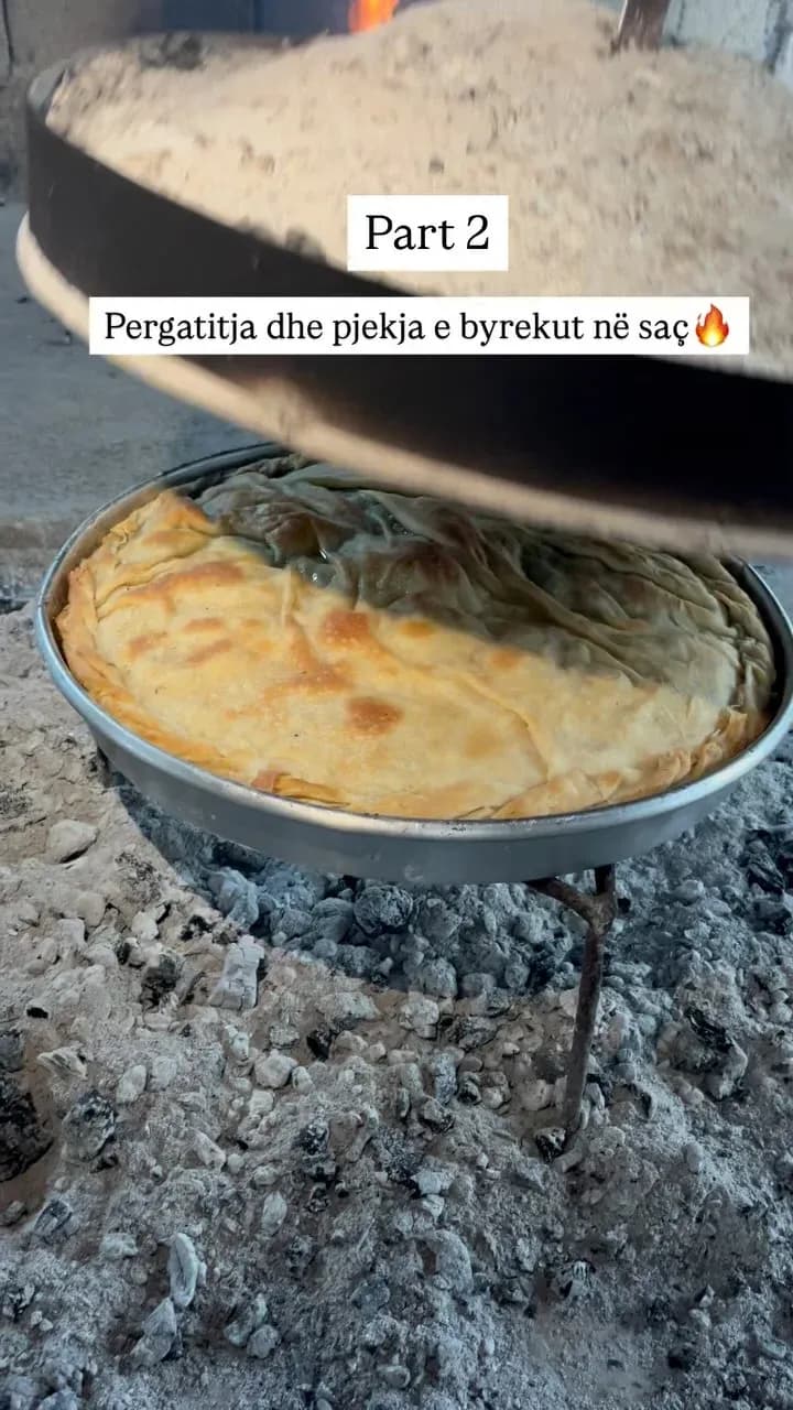 PART 2: Përgatitja dhe pjekja e byrekut në saç Byrek si dikur… Peta të… — Procesi