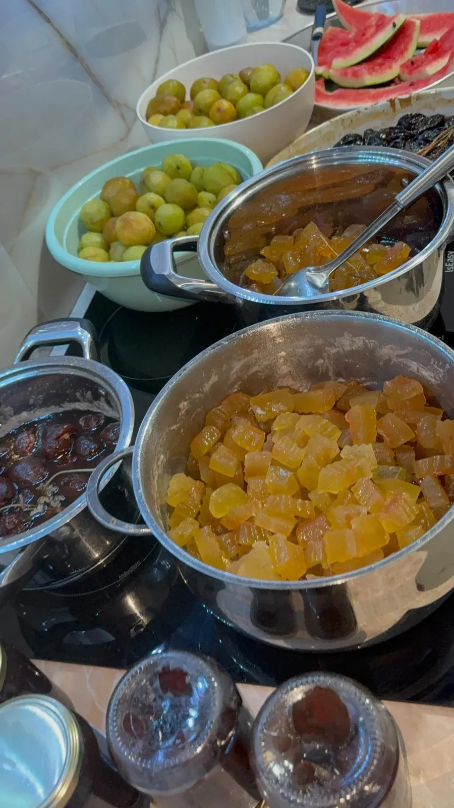 Ora 2 e natës… Kuzhina e heshtur, vetëm tingulli i enëve dhe aroma e… — Procesi