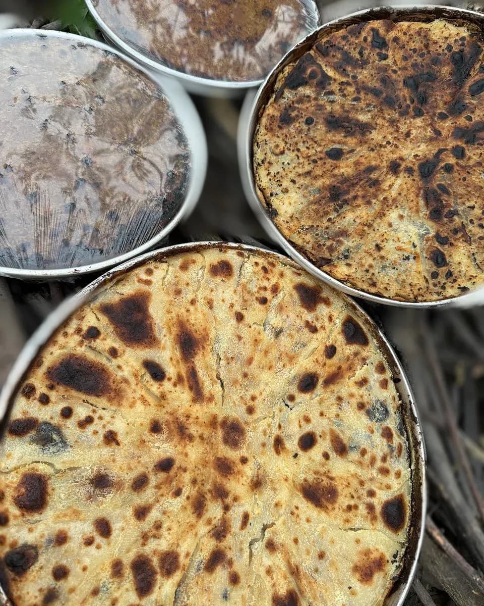 Pas një dite të lodhshme, kur këmbët s’të mbajnë më, mjafton aroma nga… — Byrek & flia