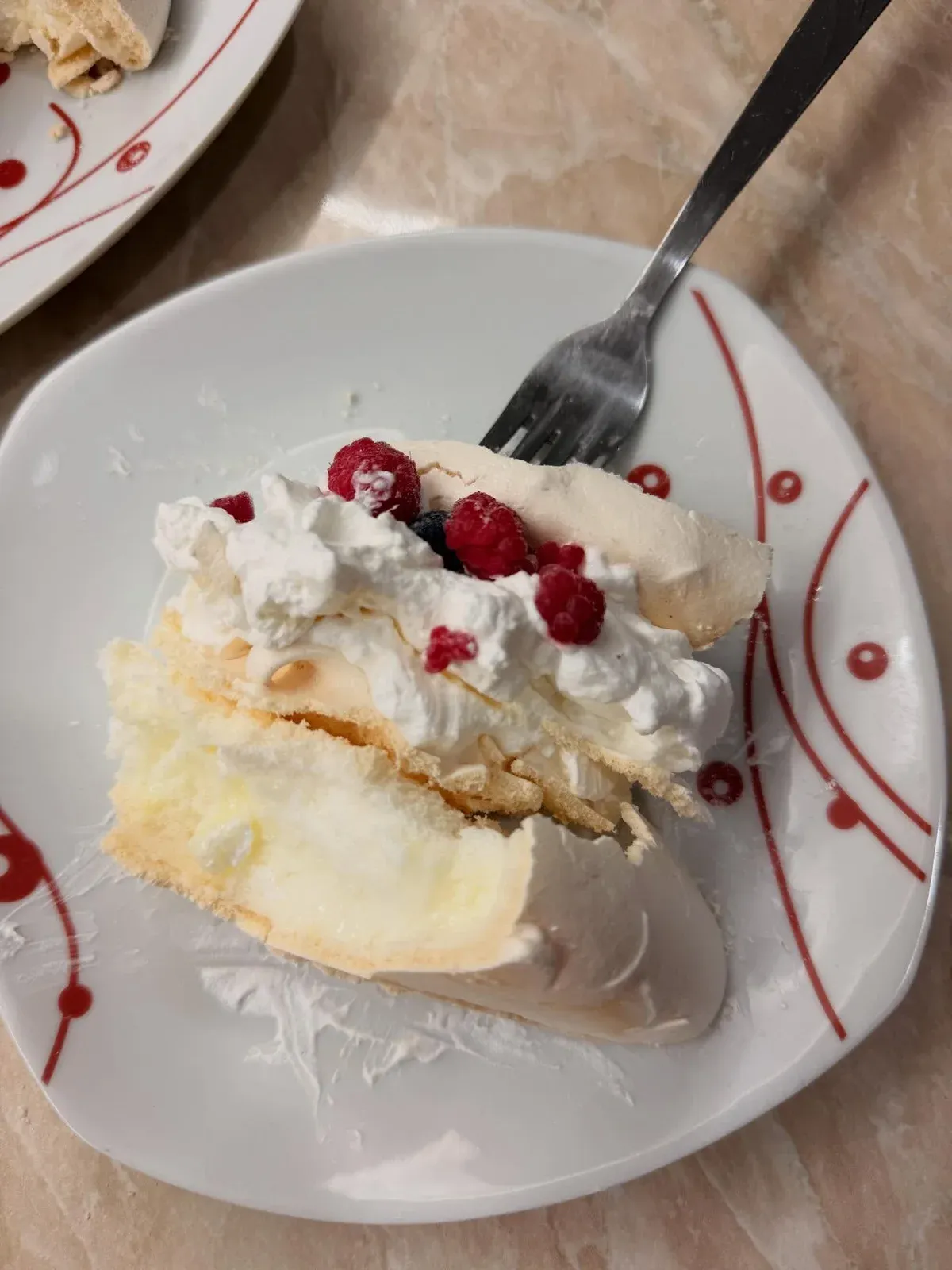 Ishin kaq të bukura dhe të shijshme… sa nuk zgjodha dot vetëm një, prandaj… — Ëmbëlsira, pamja 18