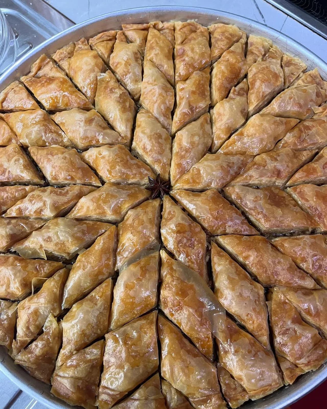 Kur cilesia dhe dashuria ne çdo detaj bejne të flasin vete . — Ëmbëlsira, pamja 3