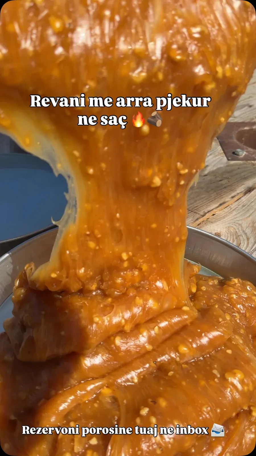 Revani me arra, e pjekur ngadalë në saç… Ajo shije e dikurshme, që të… — Ëmbëlsira