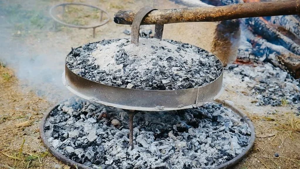 Nën hirin që mban aromën e fëmijërisë, çdo ditë ndizet një zjarr i vogël,… — Porosi, pamja 7