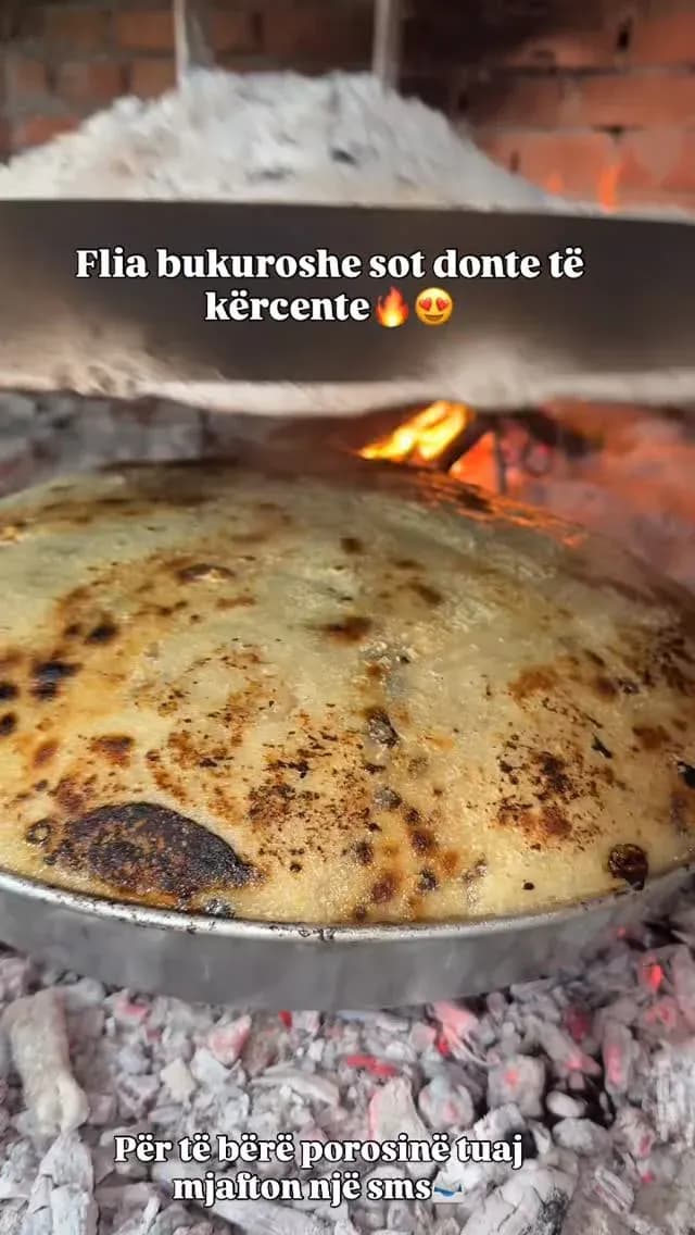 Fli tradicionale e pjekur në saç Me mazë fshati e gjalpë që shkrin… — Gatime në saç