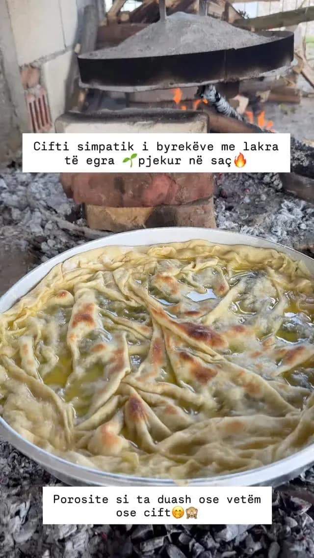 Byrek i tëhollur me dorë, petë mbi petë, siç e do zakoni ynë i vjetër… — Byrek & flia