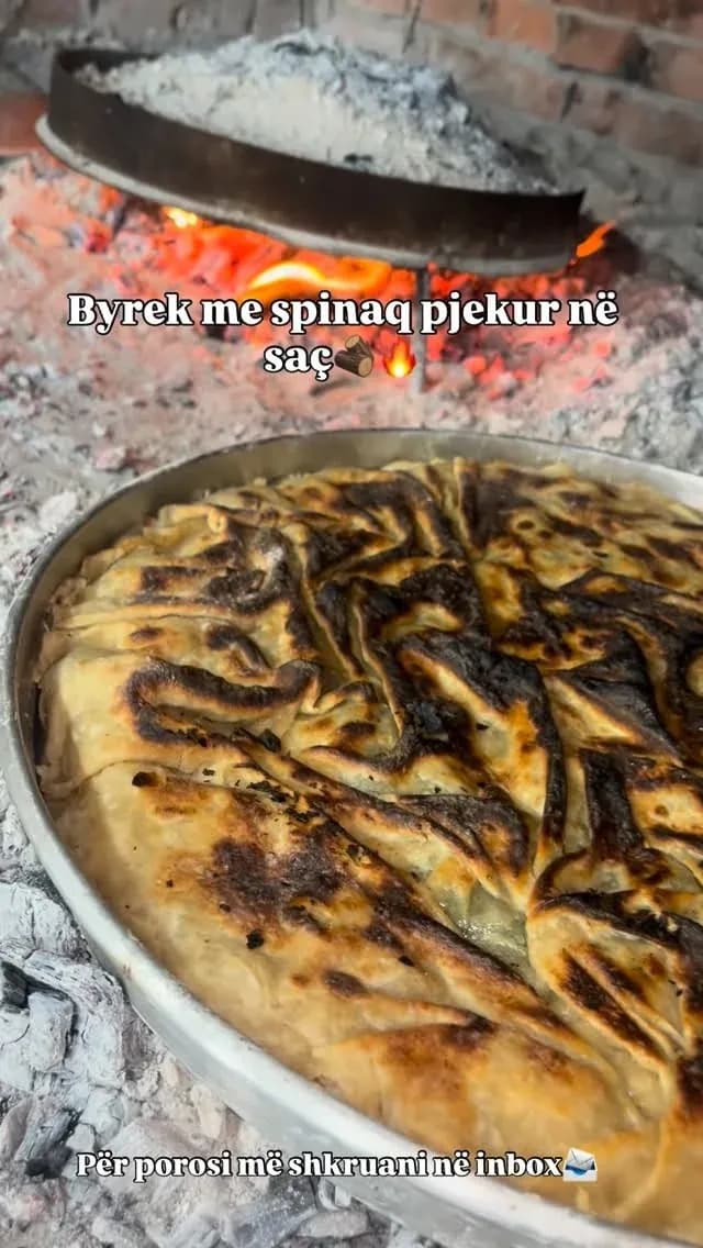 Byrek me spinaq, i bërë me miell gruri i bardhë fshati të bluar në mulli… — Tradita