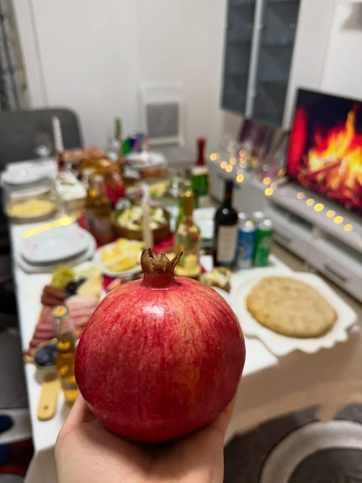 Sofra që na mbledh. — Tradita, pamja 7