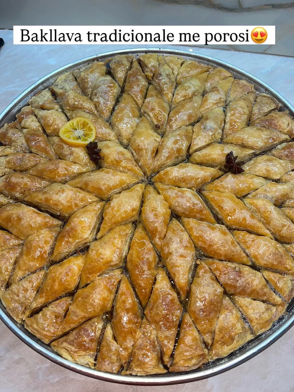 Bakllava tradicionale shtëpie me porosi. — Procesi