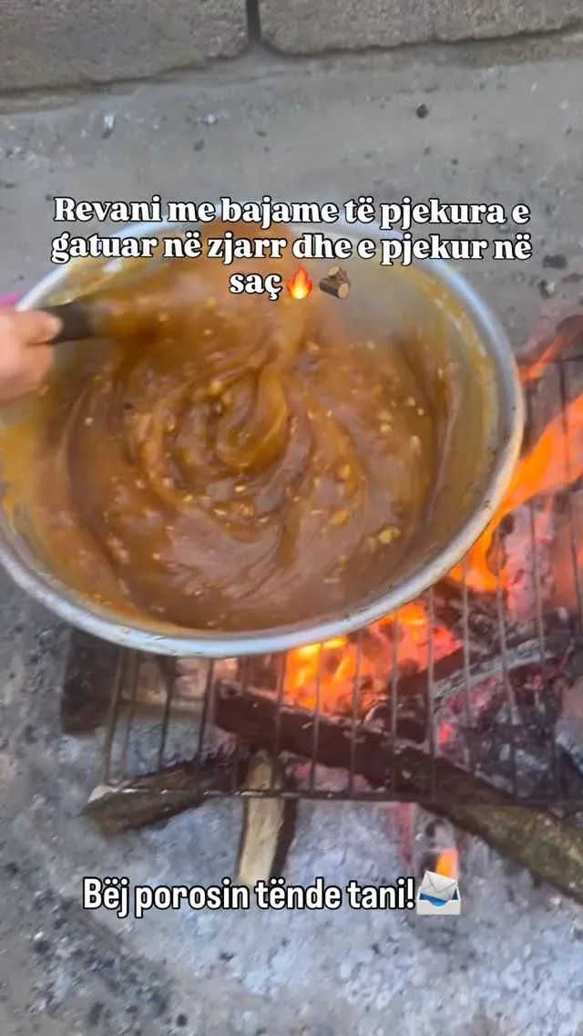 Revani me bajame të pjekura ,e gatuar në zjarr dhe e pjekur në saç,një nga… — Ëmbëlsira