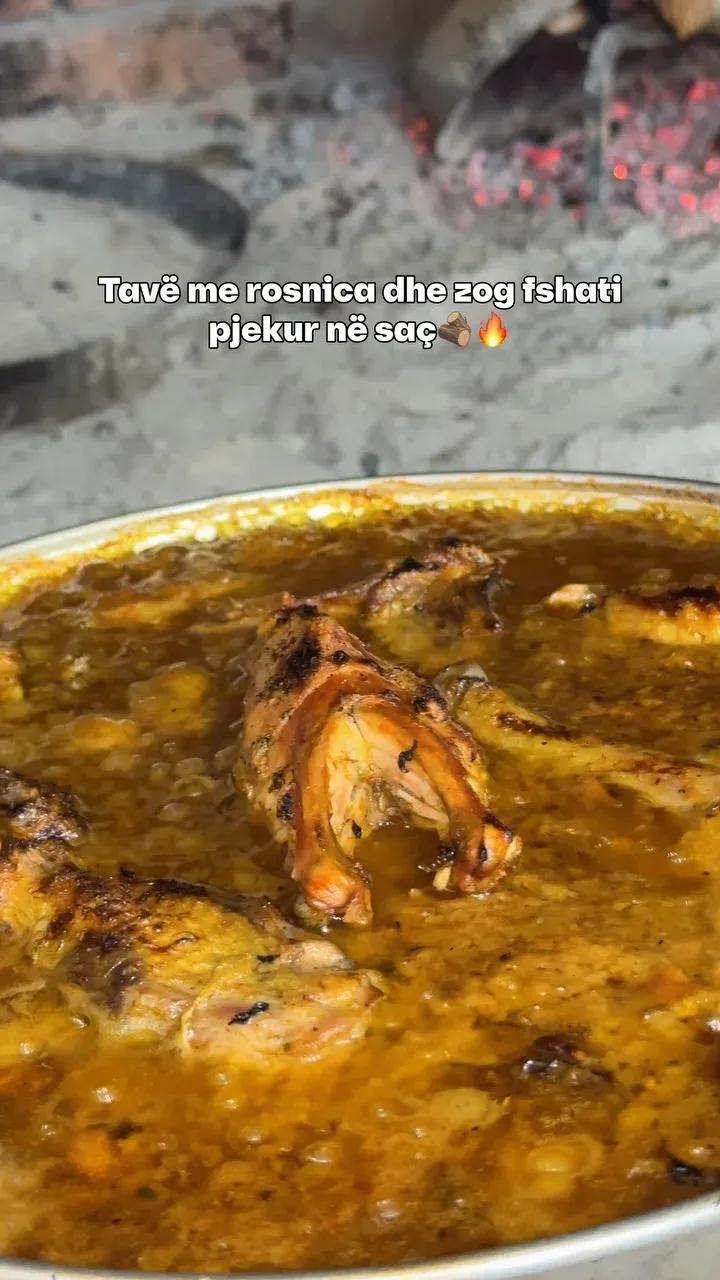 Tavë me rosnica dhe zog fshati, pjekur në saç Kolegu im bën super pjekjet… — Tradita