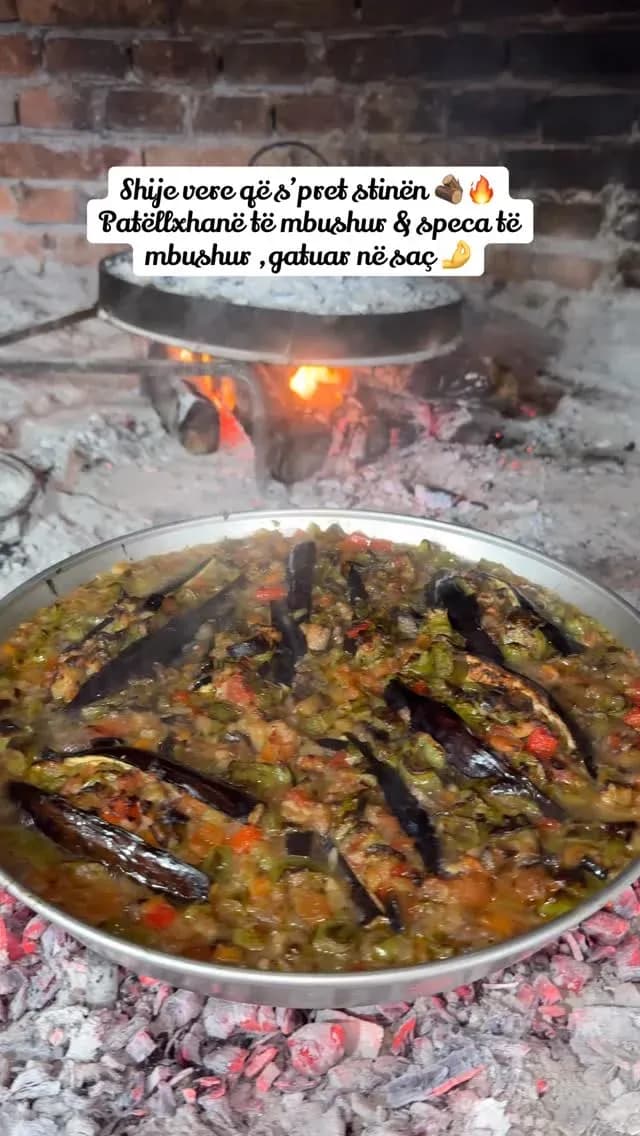 Dy tava në saç, dy shije që flasin vetë Speca të mbushur me oriz dhe… — Procesi