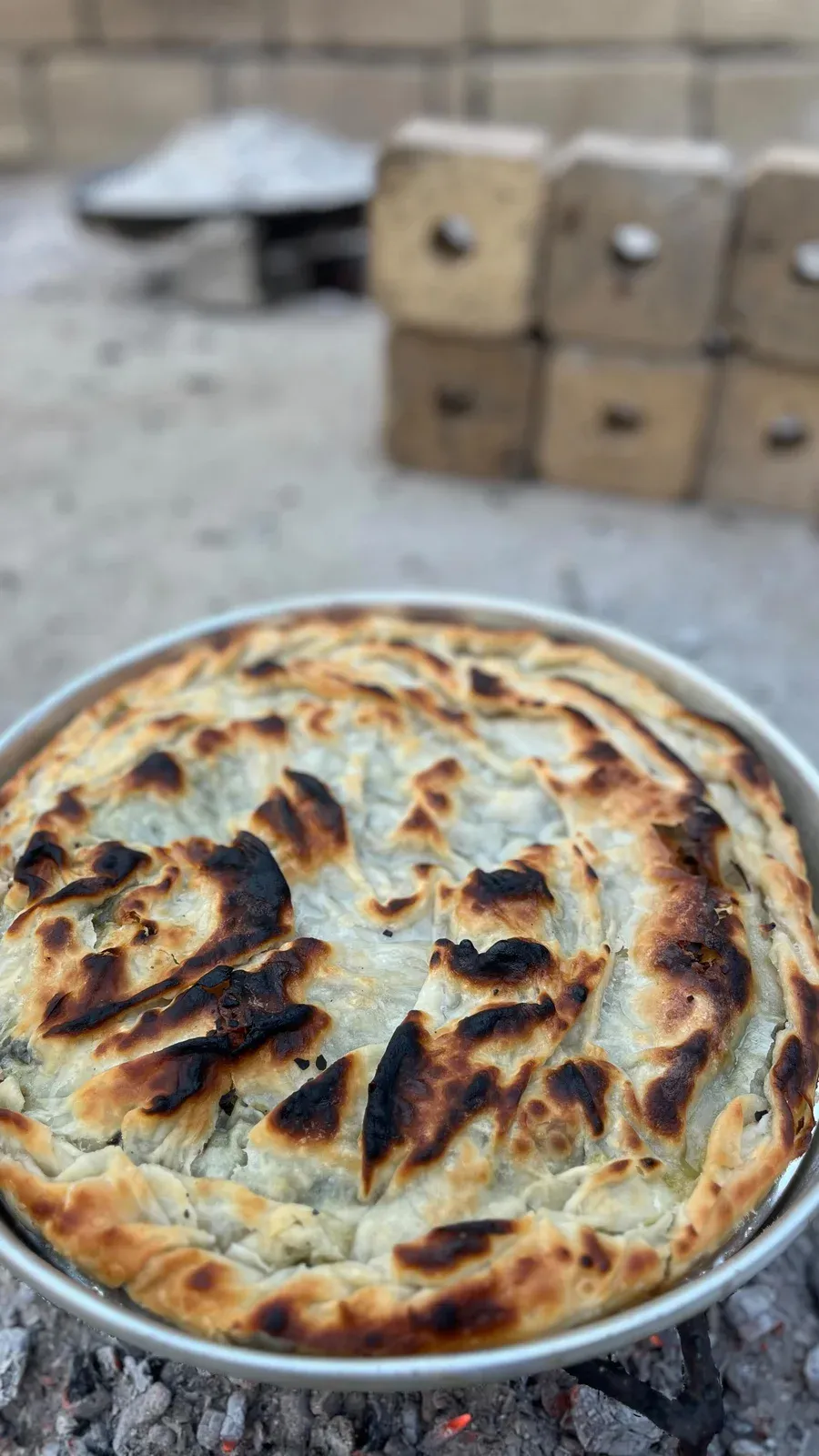 Porosi: Byrek me lakra te egra i pjekur ne saç! — Byrek & flia