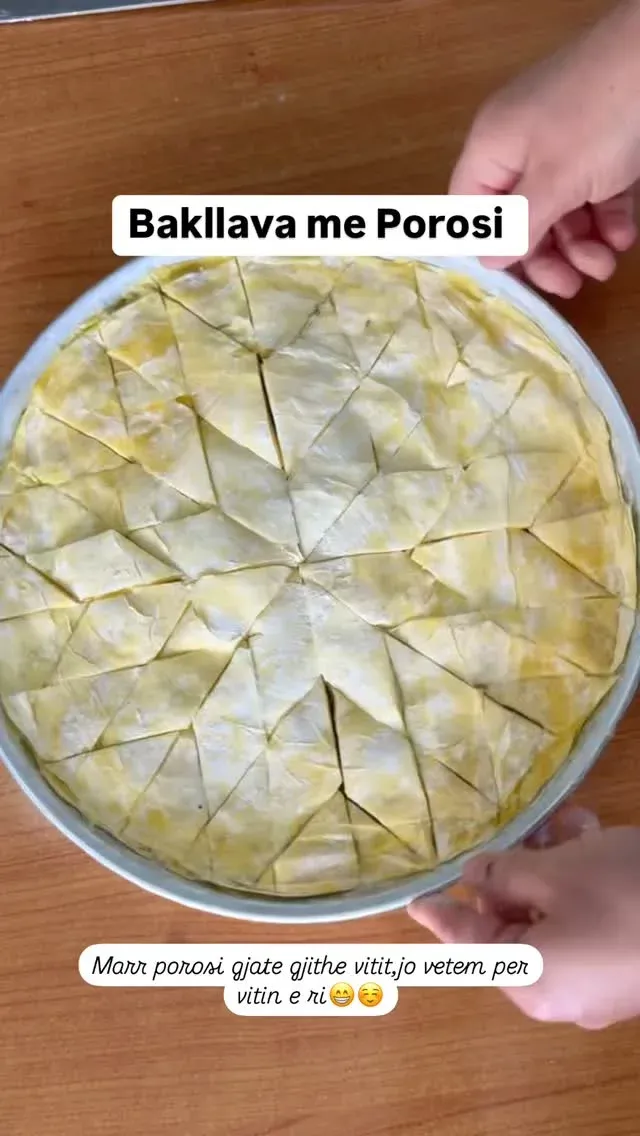 Bakllava me porosi Shtëpie, e përgatitur me kujdes: petë të teholluara me… — Byrek & flia