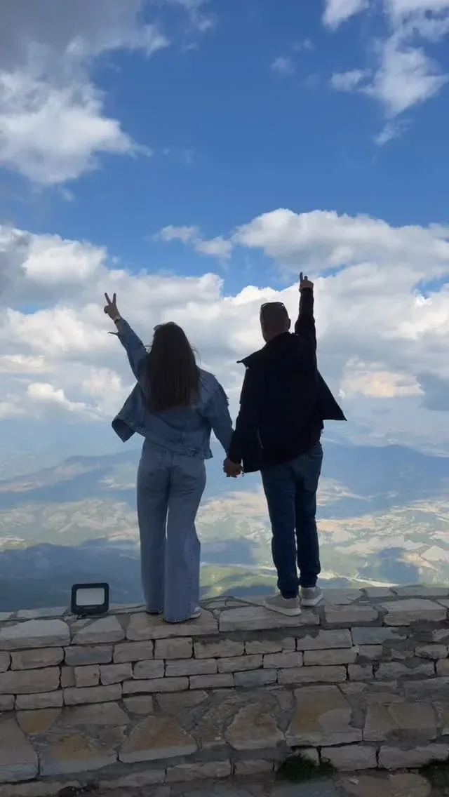 …ndjejmë paqen dhe magjinë e këtij vendi. — Të tjera