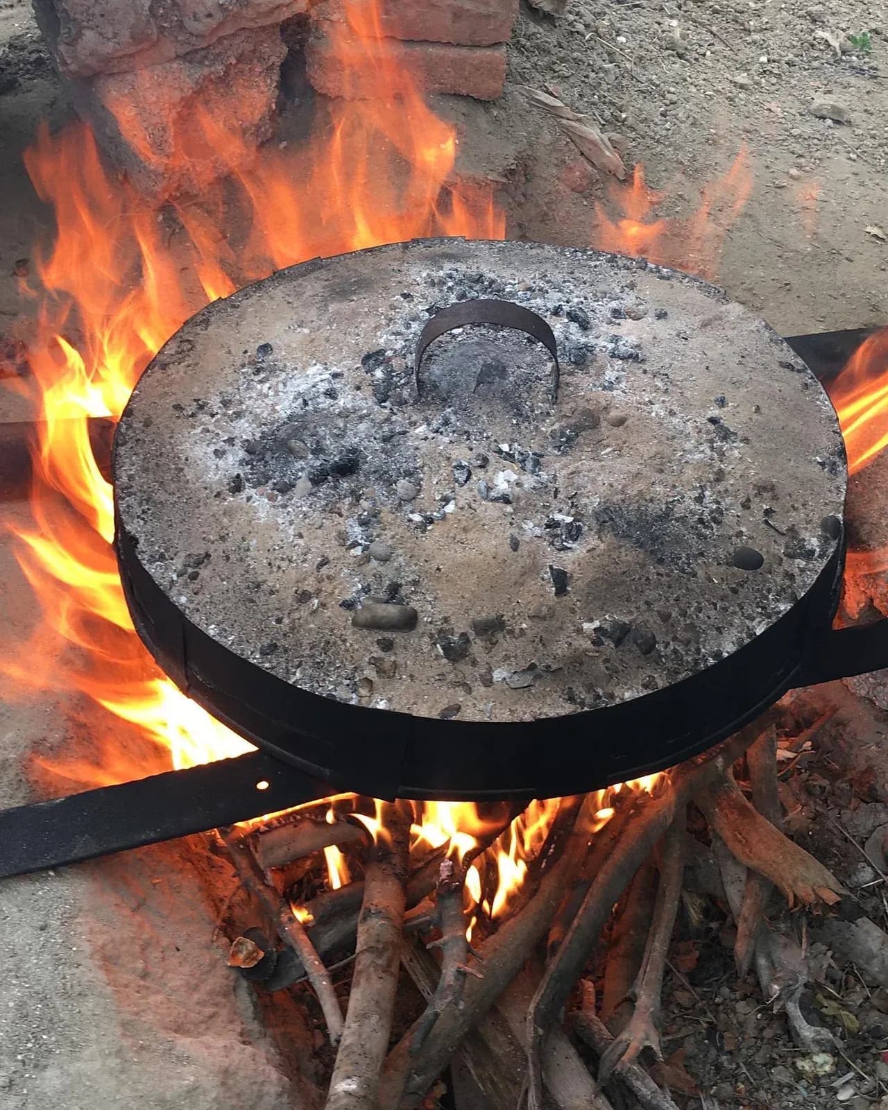 Flaka që ndez traditën. — Procesi, pamja 1