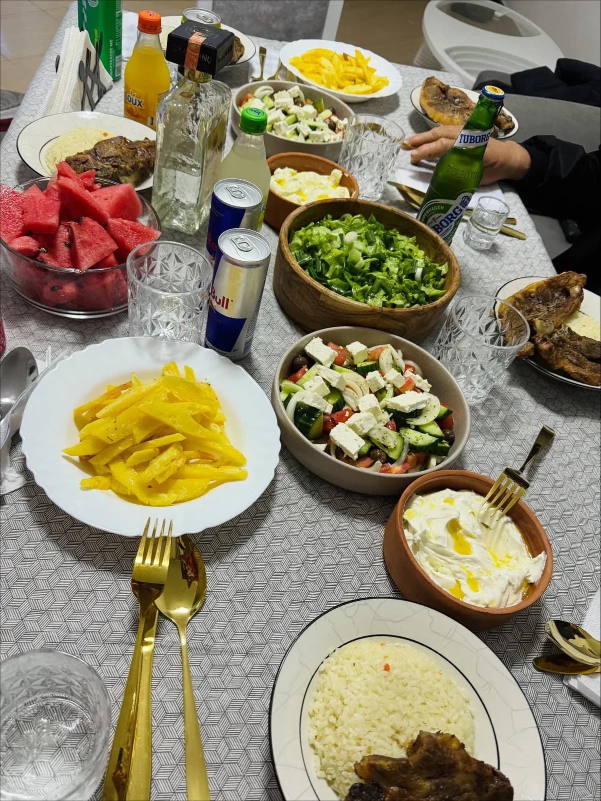 Ka dashuri që s’mund të shpjegohet… vetëm ndjehet. — Tradita, pamja 3