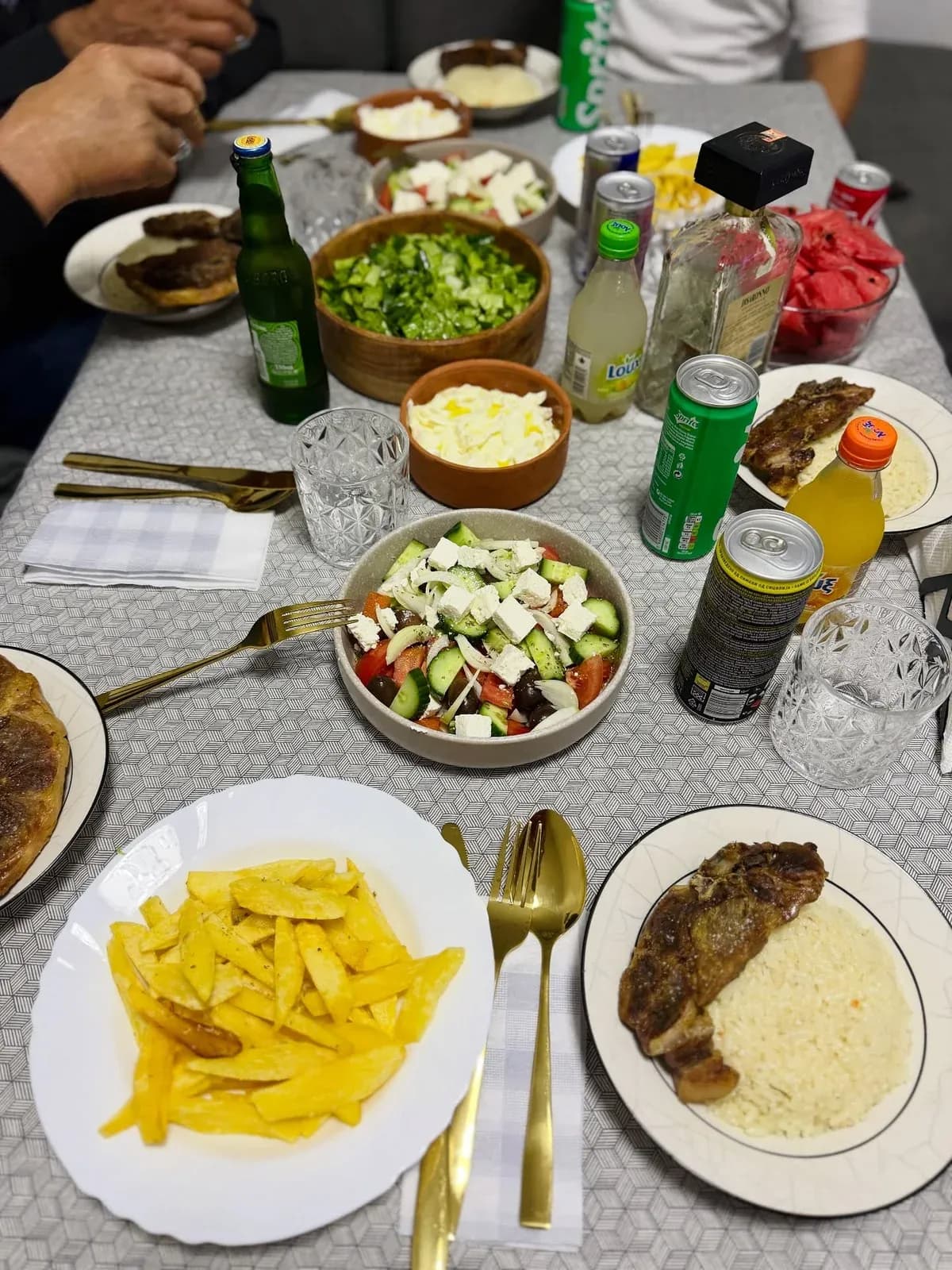 Ka dashuri që s’mund të shpjegohet… vetëm ndjehet. — Tradita, pamja 2