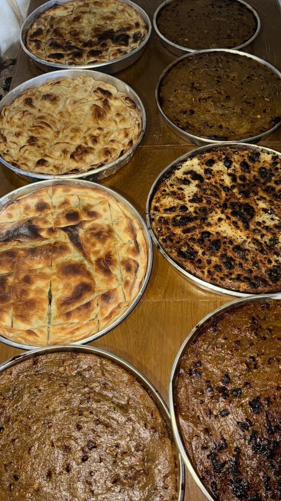 Sot nata na zuri duke gatuar me dashuri për ju Revani, fli, byrek etj,,cdo… — Procesi