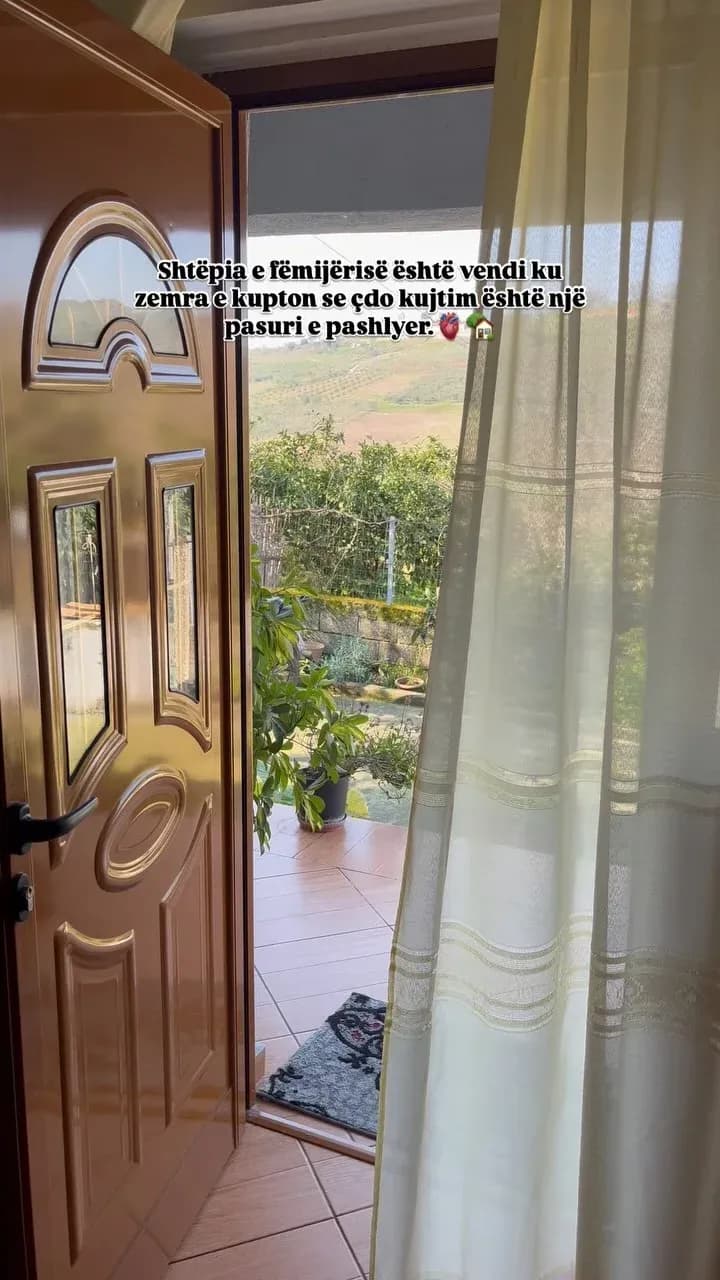 Shtëpi moj e ëmbla shtëpi.• • • • • • — Të tjera